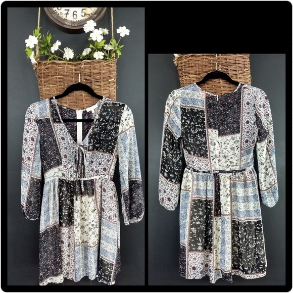 Boho pattern sheer short dress with flowy sleeves - Picture 2 of 4